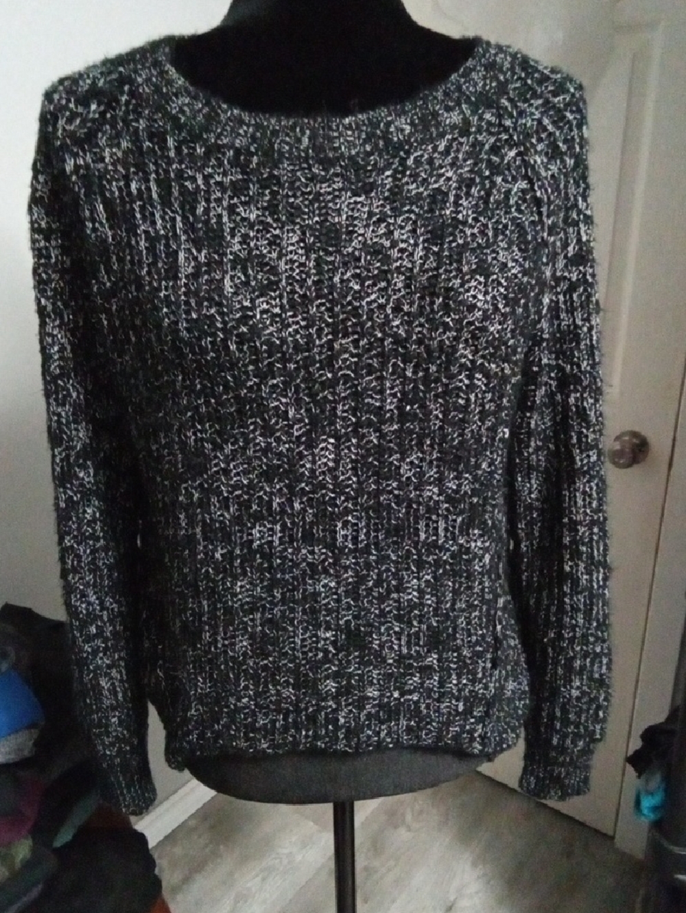 5/$20**Love & Liberty Medium Black And White Pullover Sweater